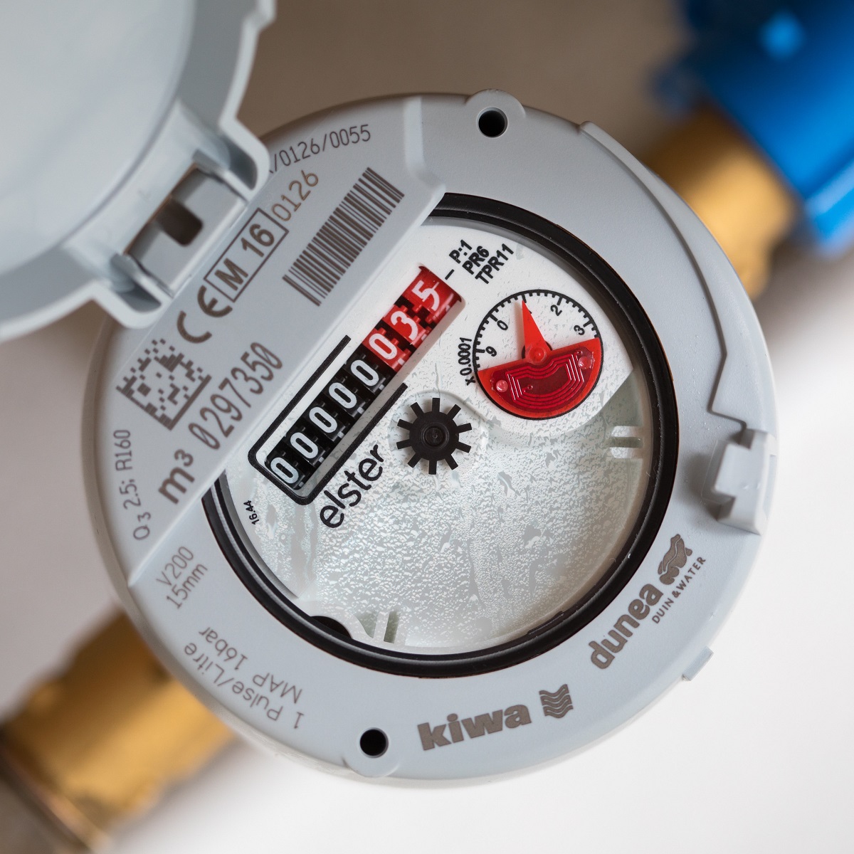 Nu het buiten zo koud is, kan er condens ontstaan bij de watermeter. ❄ Dit wordt soms verward met lekkage. Hoe herken je of je last hebt van lekkage of condens? En hoe voorkom je condens? Op dunea.nl/checkoplek leggen we het uit!