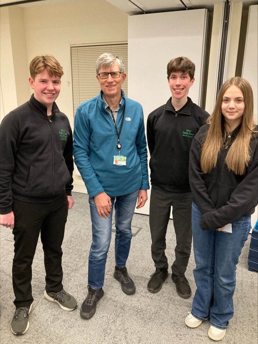 Happy new year from the youth councillors! 
We started our new year with guest speaker cllr Martin Morris. We support his vision for addressing climate change and improving electric car charging points, especially in housing areas without driveways and in pedestrian only areas.