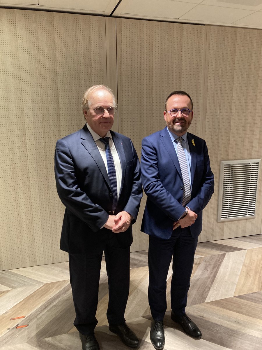 .<a href="/FranoisArnault2/">François Arnault</a> a présidé hier la cérémonie des vœux 2025 du CNOM, en présence de <a href="/yannickneuder/">Dr. Yannick Neuder</a>.

Un moment d'échange pour revenir sur 2024 et se projeter sur le futur sous le signe de l'innovation, la modernisation de l’exercice et la coordination interprofessionnelle.