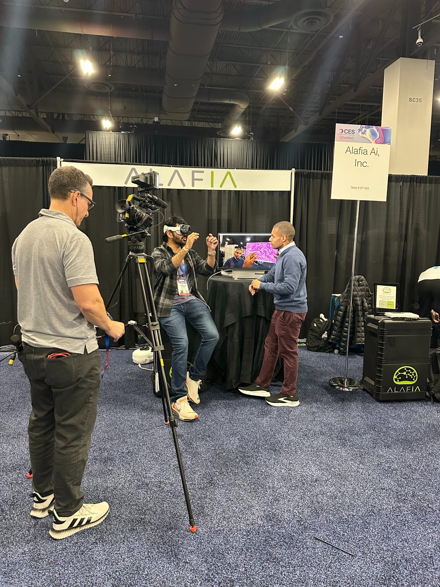 🥳Great News This Week at CIHI👏
Congratulations to Dr. Jacob Luber's PhD Candidate, Jai Prakash Yadav Veerla who was interviewed by CBS News at the consumer electronics show (CES) about his VR pathology viewer in Las Vegas on Tuesday, January 6th!
#UTA #CIHI #VirtualReality