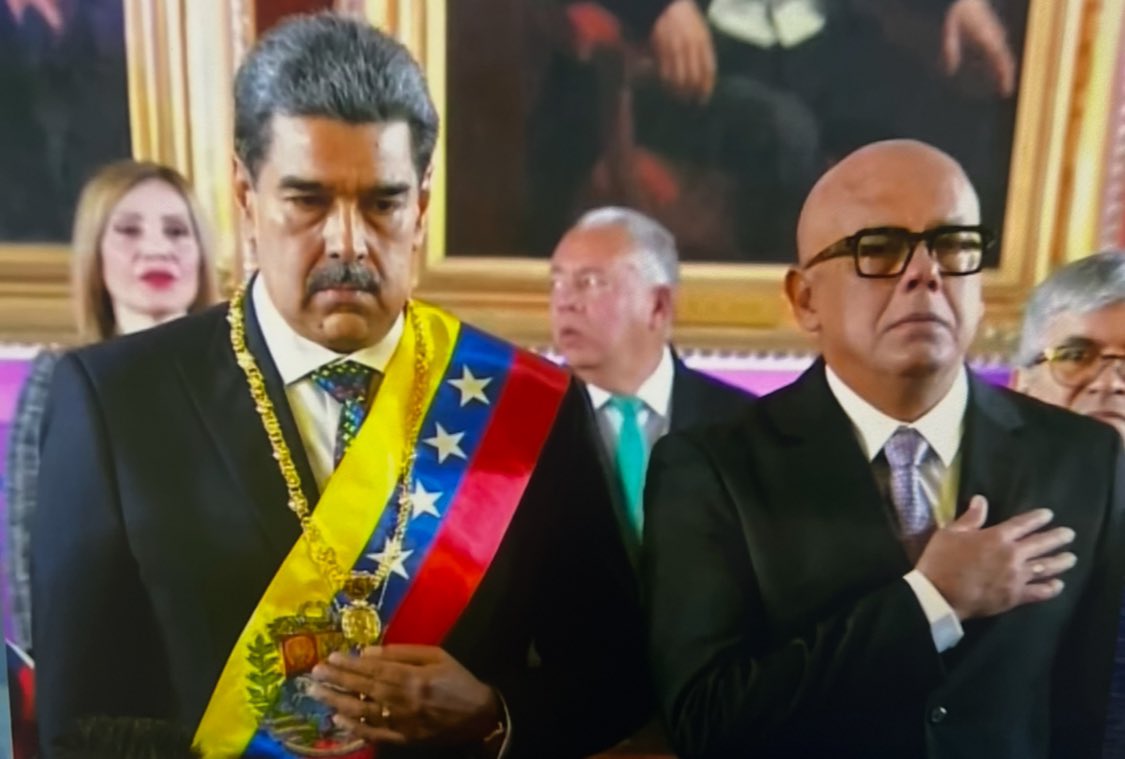 JoseAGraterol's tweet photo. La felicidad que muestran este par de personajes, demuestra que saben cuál es su destino final . 
Están caídos,  es irreversible la batuqueada que les viene. https://t.co/yLwCHKwsnE