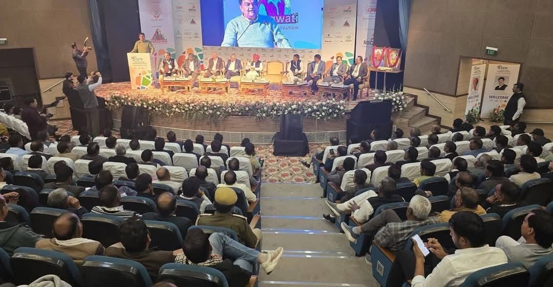 Sanjay4India1's tweet photo. आज #किशनगढ़ (अजमेर) में #लघु उद्योग भारती के तत्वाधान में आयोजित #GSTF (ग्लोबल स्टोन टेक्नोलॉजी फोरम) के कार्यक्रम में उपस्थित रहा, कार्यक्रम के मुख्य अतिथि केंद्रीय मंत्री श्री @mpbhagirathbjp जी रहे।
हमारी सरकार माननीय मुख्यमंत्री श्री @BhajanlalBjp जी के नेतृत्व में उद्योगों को बढ़ावा देने , सुविधाओं का विस्तार करने, ओर उद्योग चलाने में आने वाली समस्याओं को दूर करने के क्षेत्र में तीव्र गति से काम कर रही है।