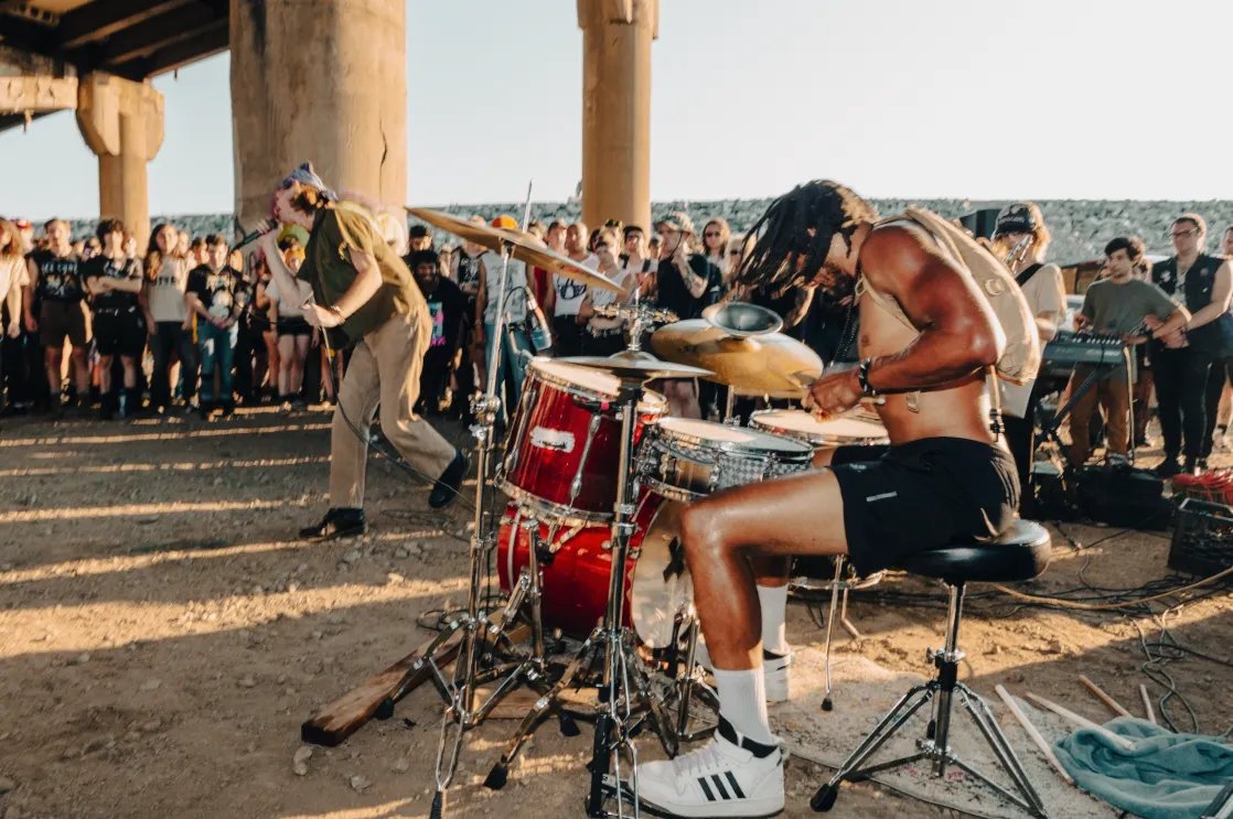 Hello fellow primates, mutants, ragers, moshers, and idiot savants - here's about 2200 words that should take you about ten minutes to read about the latest and greatest hardcore punk jams... 
razorbladesandaspirin.substack.com/p/back-in-the-…