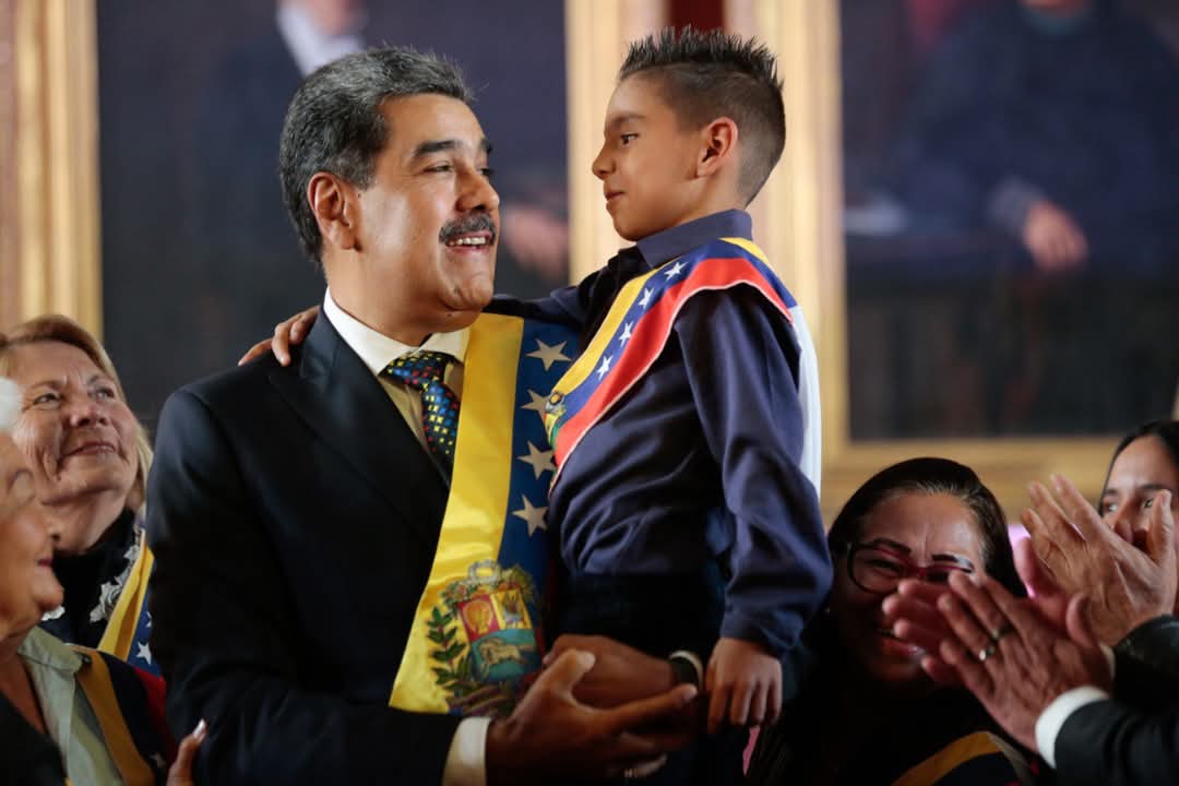 "Venezuela no se la va a colonizar ni dominar, ni por la diplomacia de engaño de la zanahoria, ni la diplomacia de engaño del garrote. A Venezuela se la respeta”. Dia histórico para Venezuela. #CubaConVenezuela #TodoPorVenezuela