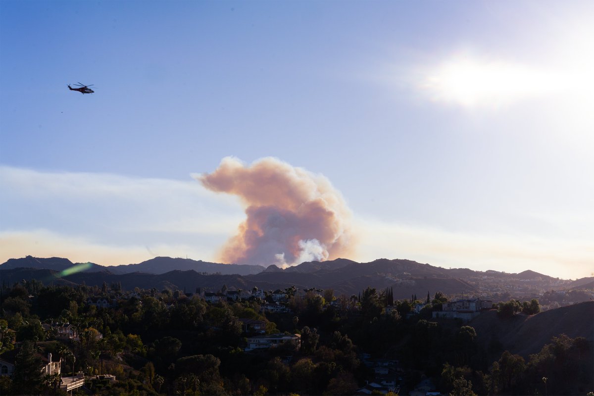 gannixdev's tweet image. its been a pretty crazy 48 hours.

multiple people arrested for arson, witnessing planes and helicopters from out of state help fight the fires, friends and family having to evacuate, and friends of friends homes completely lost.

what a way to start the year... stay safe out…