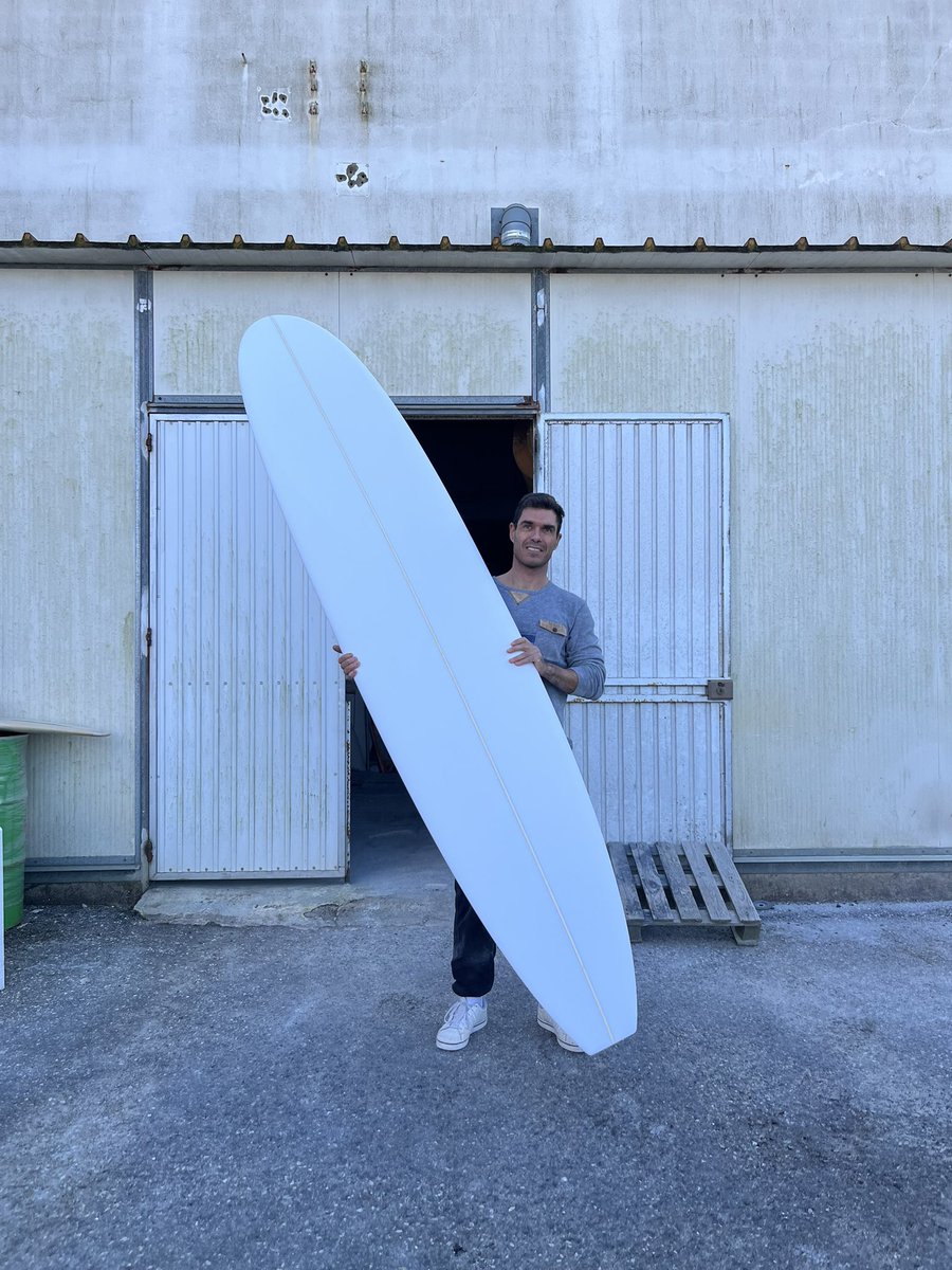 eduarcia18's tweet photo. Um dia divertido na sala de shape.
Classic Man model 9’2 x 22 3/4 x 3 - 66,2L
#classicman #singlefin #edushapes #surfboards #surf #portugal🇵🇹 https://t.co/a0ouDicctw