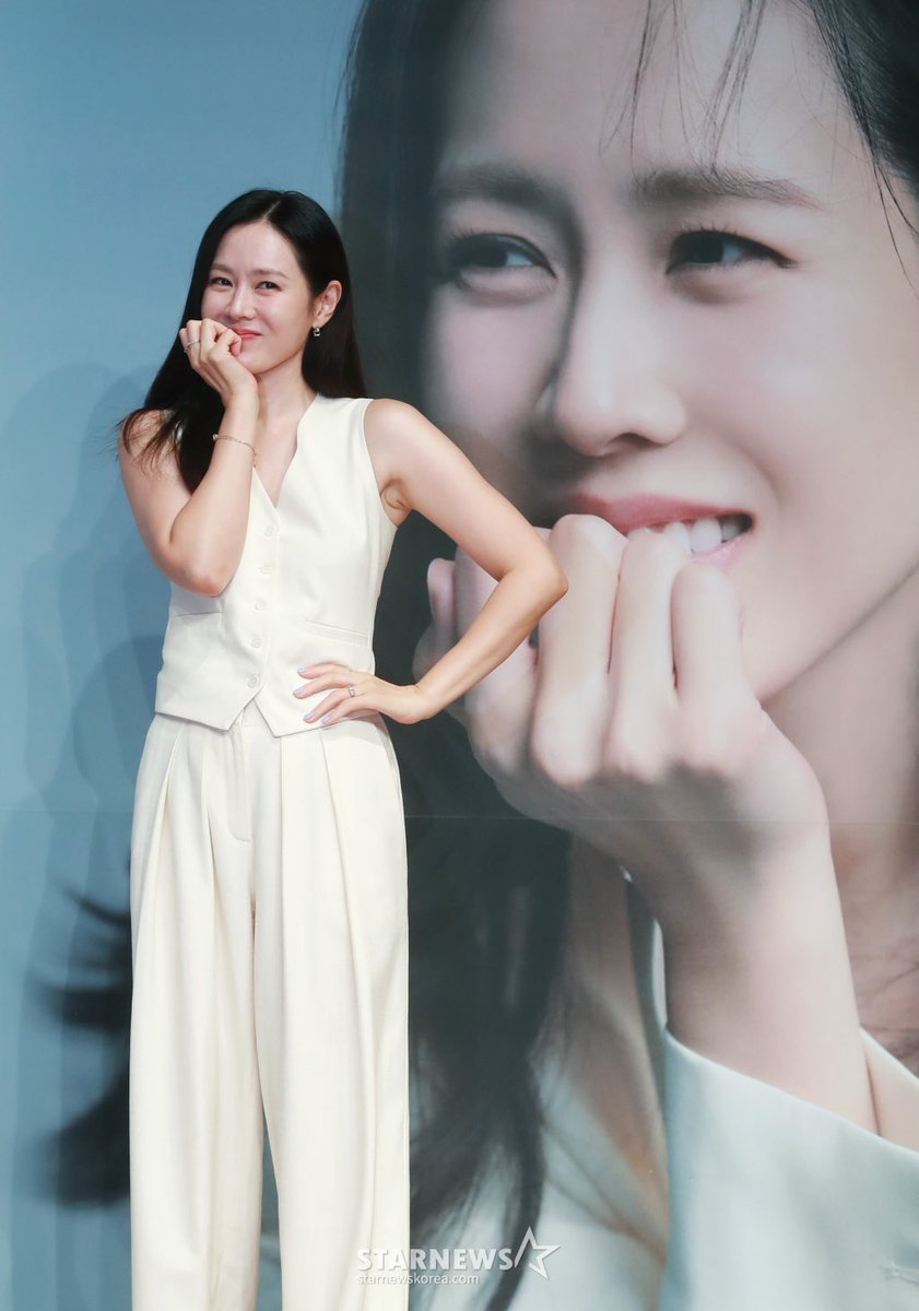 iselweiss's tweet photo. Happy 43rd birthday to the one and only son yejin 💕a remarkable actress, devoted eomma and cherished wifey. ✨ May you continue to shine as brightly as the stars ✨ wishing you all the happiness in the world you deserve the best!💗

#OneAndOnlySonYejinDay
#SonYejin https://t.co/2PtYgKPfKp