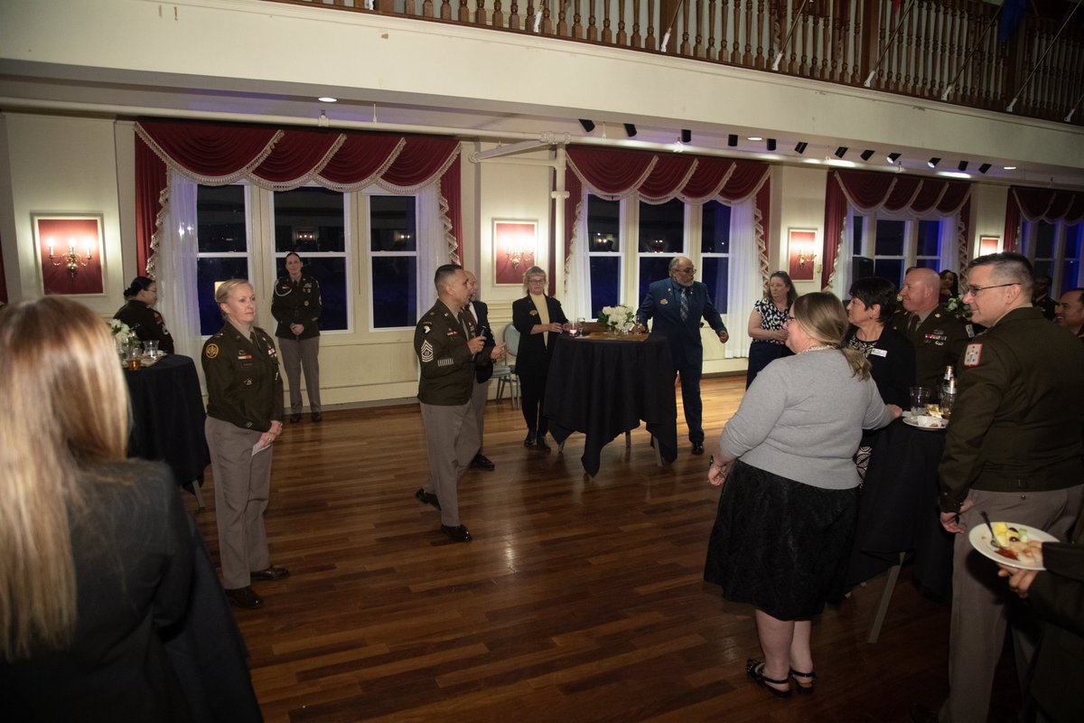 SCoE_CASCOM's tweet image. #CASCOM and community leaders gathered at the Gregg-Adams Club for the annual New Year Community Reception to celebrate the accomplishments of 2024 and reaffirm the strong bond between Fort Gregg-Adams and the surrounding communities.
#SupportStartsHere #BeAllYouCanBe #community