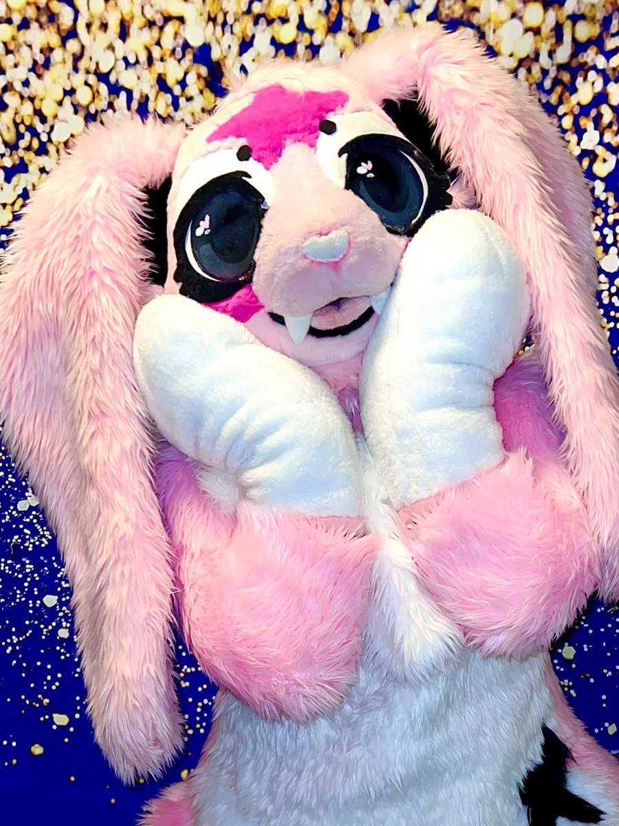KUMIBUNNi's tweet photo. happy happy happy!!!!!!! ☀️

📸:@JustSukiorDante #FursuitFriday https://t.co/WD3C0uIJIG