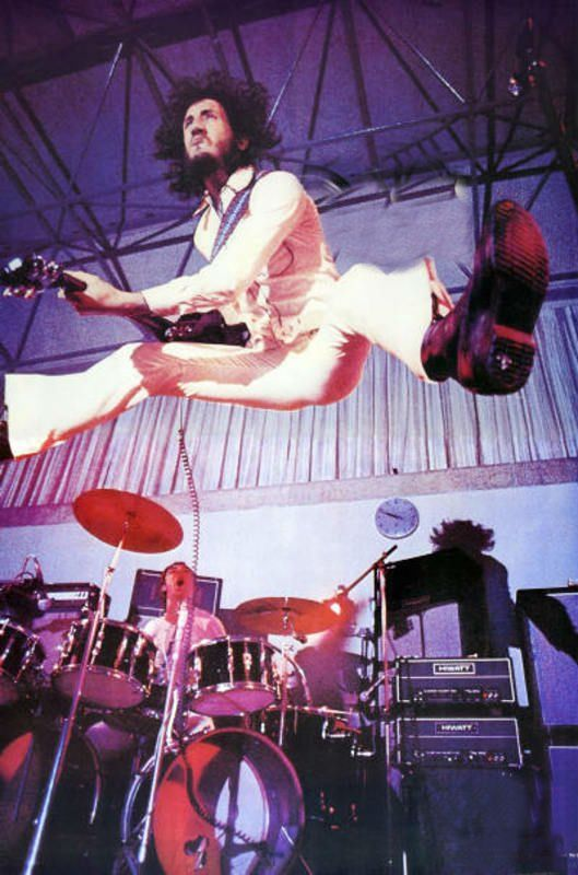 RockOut_WithYou's tweet photo. @WhoRU515 @TheCinesthetic so many great photos of Pete Townshend leaping in concert here https://t.co/S20VdrsTrS here's my favorite https://t.co/I1okf7yYYP