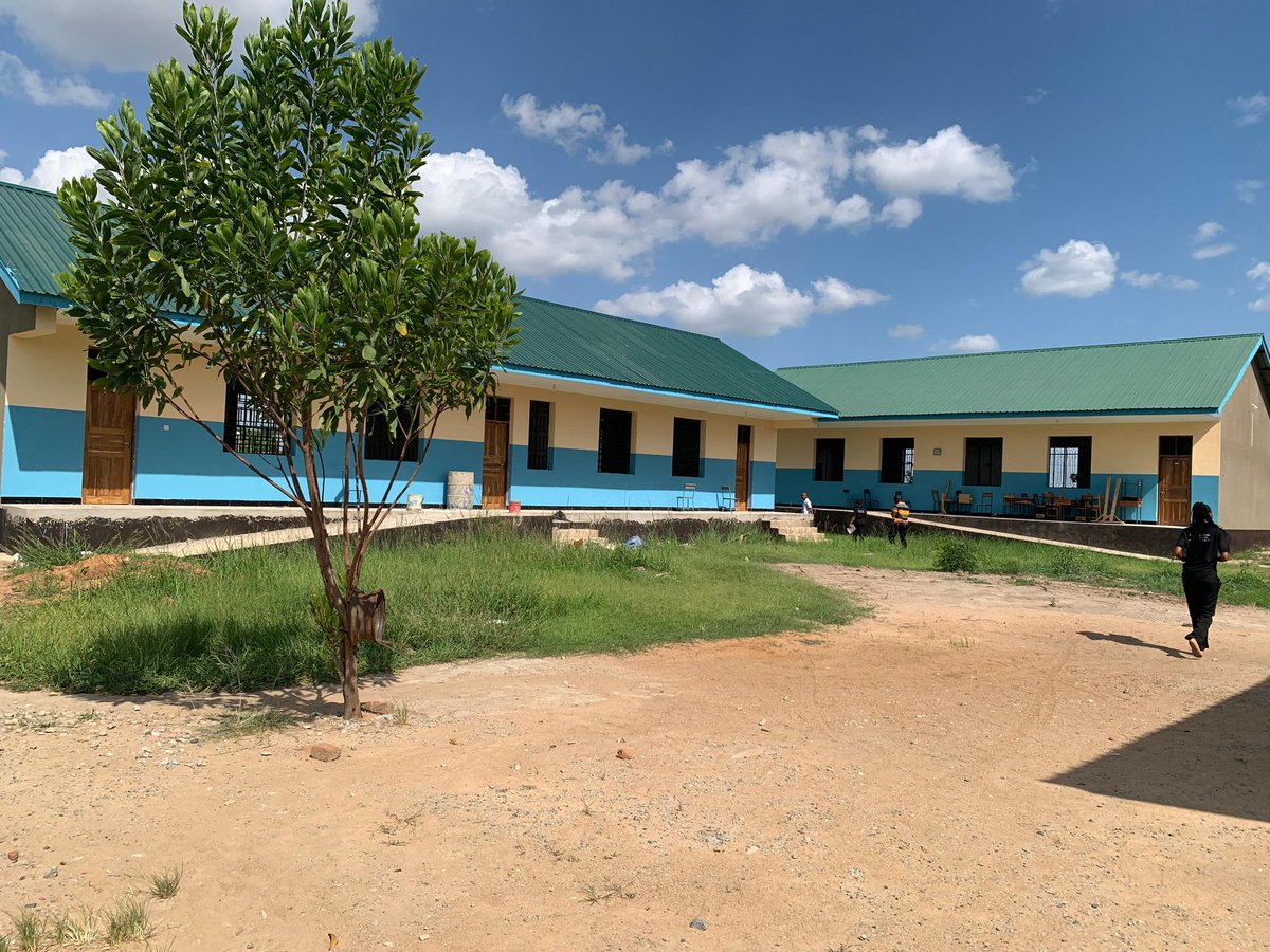 ngositanzania's tweet photo. @NCHIYANGUT @SuluhuSamia @ifakarahealth @jmkikwete @matokeochanya @sisiniTanzania @CMorogoro @ikulumawasliano @TZMsemajiMkuu @wizara_elimuTz @HakiElimu Ujenzi wa shule #Sisinitanzania #MSLAC #Matoke #SSH https://t.co/HAJwPCU39l