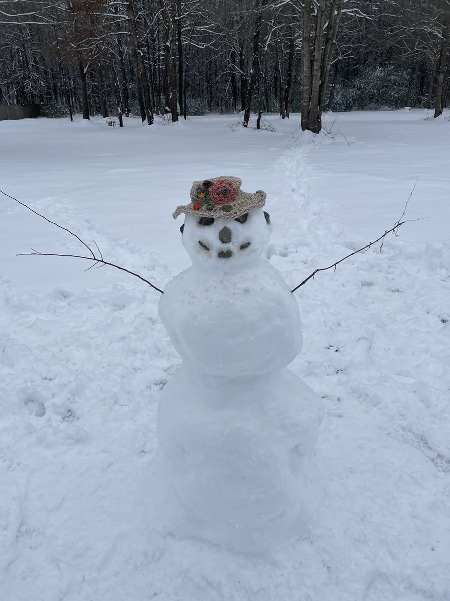 jwbrown125's tweet photo. Abigail the snow-woman  has come alive in East End #arkansassnow2025 
@ToddYakoubian https://t.co/edNmVt7qw4