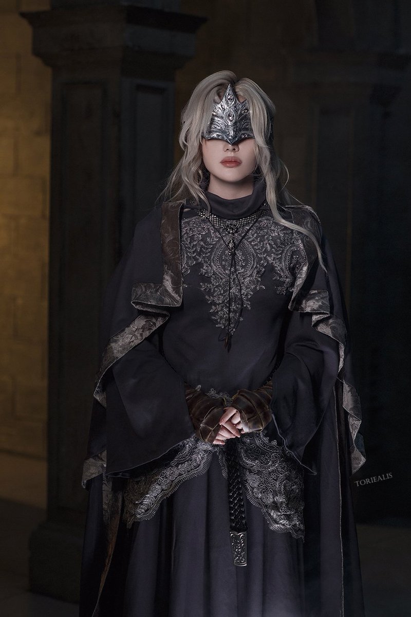 Hero, sit down and rest. In the meantime, I'll help you level up🔥

Fire Keeper
Dark Souls III
Photo and make-up by <a href="/MilliganVick/">Vick ʕ•ᴥ•ʔ</a> 

#DarkSouls #firekeeper #DarkSouls3