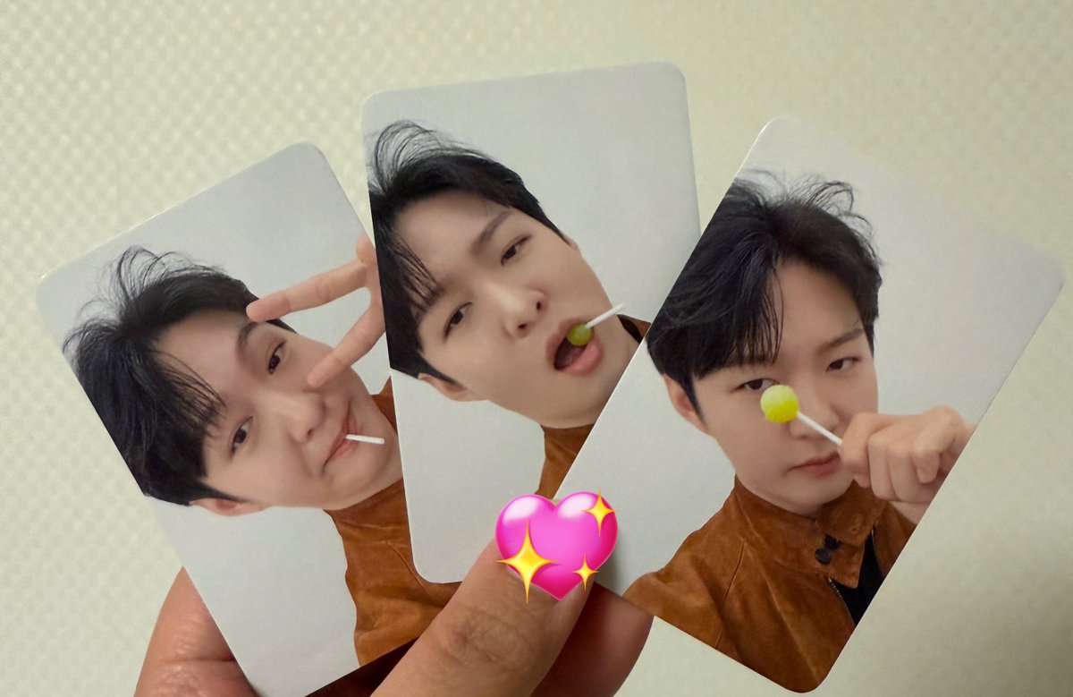 내일 올리려 했는데 퇴근해서 기부니 좋아져부러서,,, 여는 첫번째 #RT 이벤트🫶🏻

알티 추첨 3분께 에버라인 4차 대면막팬싸 사탕 미공포 세트 3장 드릴게욤💙

트친 한정❌ 
RT + 마음 ⭕️
기간 ~1/12
당발 1/13

반택비부담 가능하신 분들만 참여 부탁드릴게요🙏🏻

이벵 참여하구 유리그 보러가자구욥!