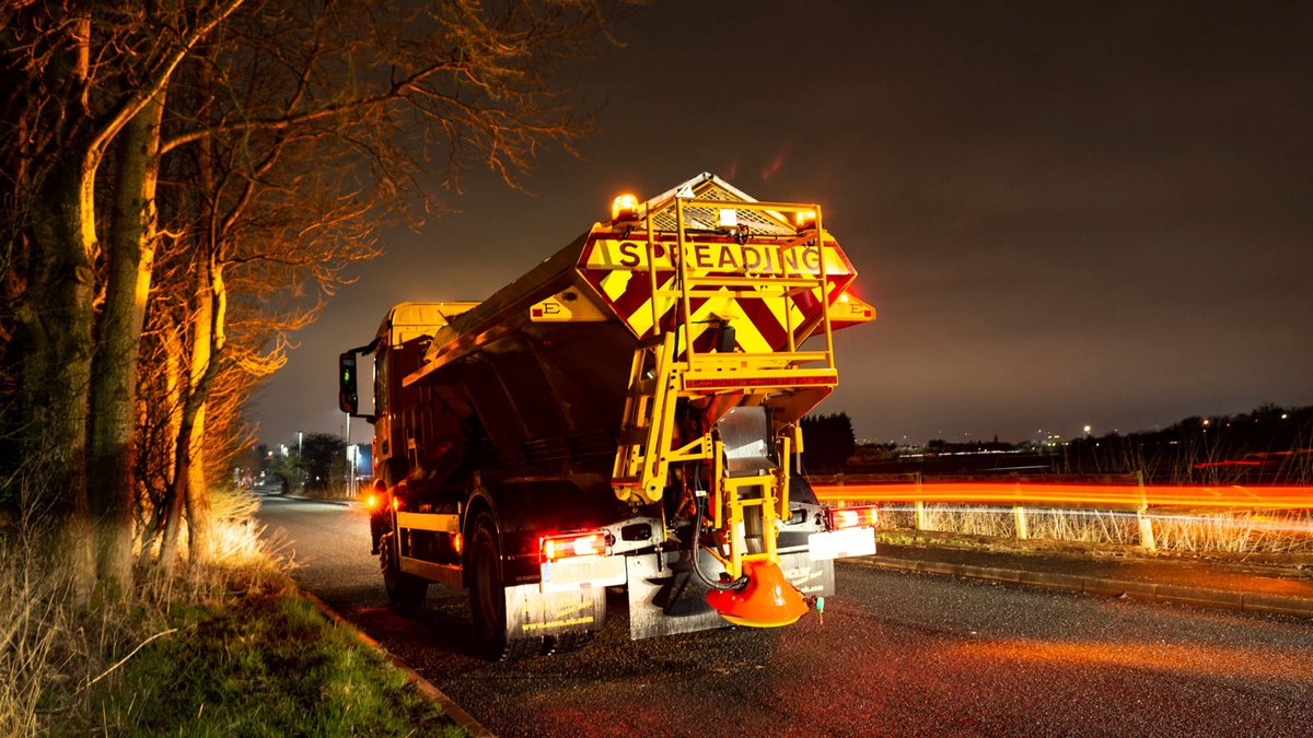 Our #grittingteam will be out tonight from 6.30pm ❄️
All roads and streets on our gritting routes will be treated. 
Learn more about #gritting  with our FAQs and find our routes: bury.gov.uk/roads-travel-a…

#KeepBuryMoving