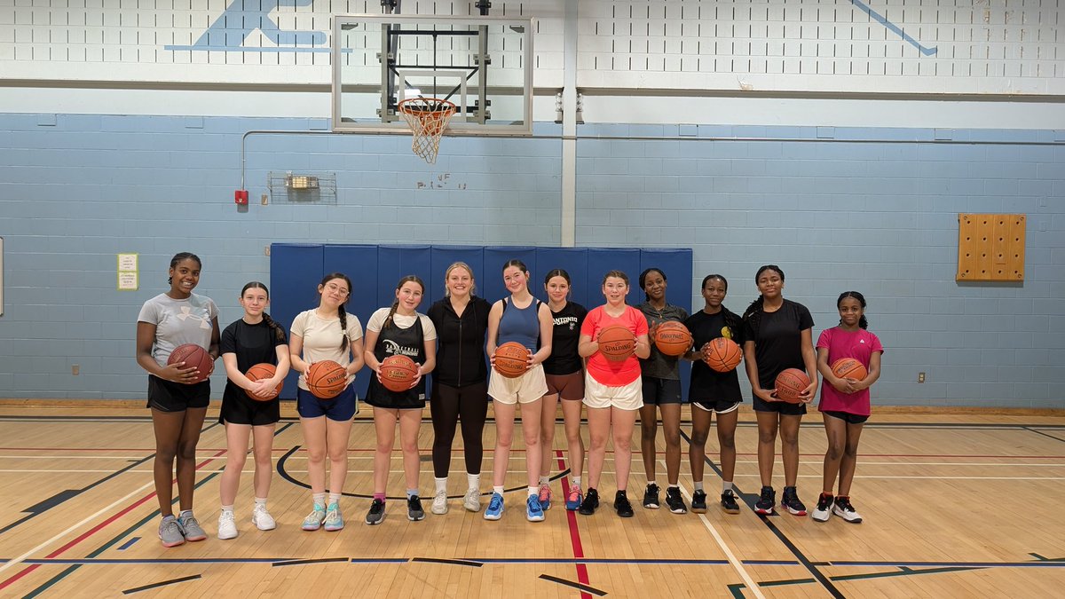 benmorrison14's tweet photo. We were fortunate to have the former Canadian powerlifting champion, and world #3 Katelyn Allen join our practice last night. Discussed nutrition, mental toughness and leadership with our girls. #girlpower #guestspeaker #Leadership https://t.co/FXTpH91wvJ