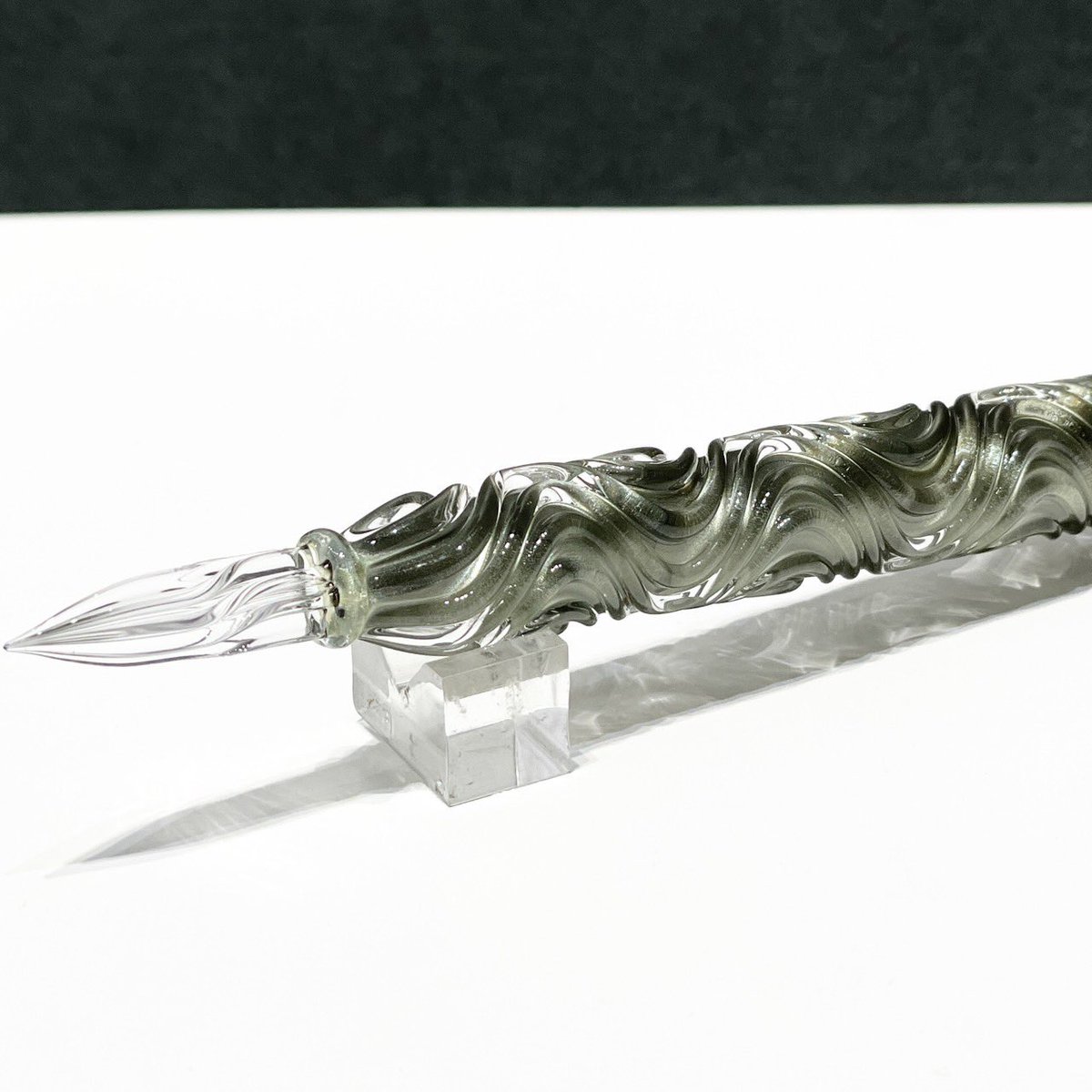 haseglassworks's tweet photo. 坂戸の波紋販売に来れないというそんなあなたに！！
10本だけですがBASE抽選販売を致します！

応募開始:1/11(土)11:00
応募締切:1/12(日)19:00
当選発表:同22:00頃

BASEサイトへのリンクはプロフィールにございます。
毎年波紋の販売は普段よりも多くのお客様がご応募くださいます😊
皆様この機会にぜひご参加ください！

よろしくお願いいたします🥺
#HASE硝子工房
#波紋
#ガラスペン
#抽選販売