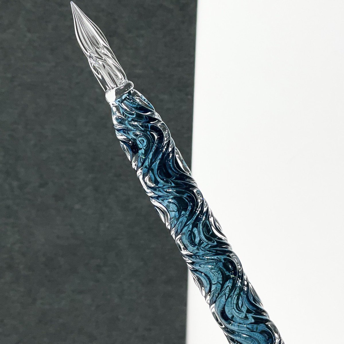 haseglassworks's tweet photo. 坂戸の波紋販売に来れないというそんなあなたに！！
10本だけですがBASE抽選販売を致します！

応募開始:1/11(土)11:00
応募締切:1/12(日)19:00
当選発表:同22:00頃

BASEサイトへのリンクはプロフィールにございます。
毎年波紋の販売は普段よりも多くのお客様がご応募くださいます😊
皆様この機会にぜひご参加ください！

よろしくお願いいたします🥺
#HASE硝子工房
#波紋
#ガラスペン
#抽選販売