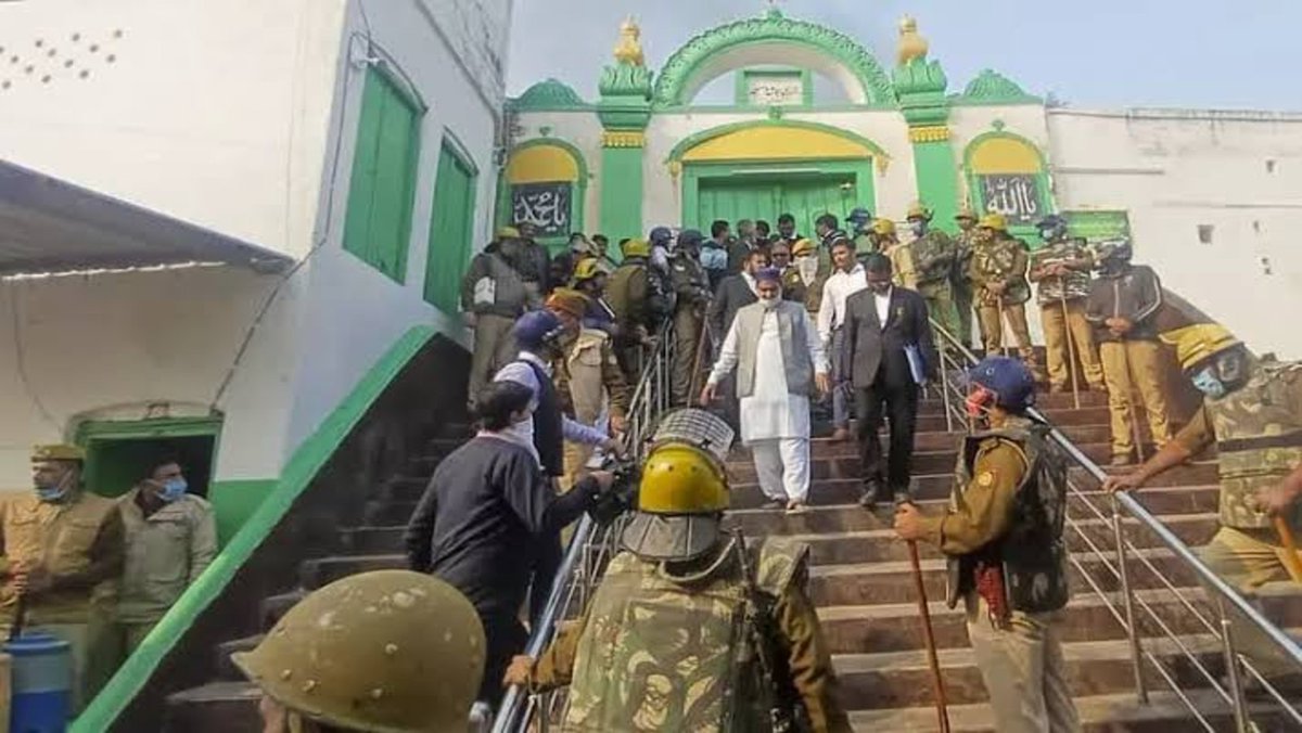 newsjusticein's tweet image. SC Orders Status Quo in Sambhal Mosque Well Dispute, Seeks Replies from Centre and ASI

newsjustice.com/news-details.p…

#Sambhal #sambhalupdates #SambhalMosque