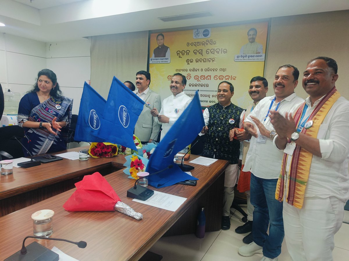 _KrushnaChPatra's tweet image. ମହାକୁମ୍ଭ ଉପଲକ୍ଷେ OSRTC ଦ୍ଵାରା ନୂତନ ବସ ସେବାର ଶୁଭାରମ୍ଭ ଉଦଘାଟନ କାର୍ଯ୍ୟକ୍ରମରେ ଓଡ଼ିଶାର ମାନ୍ୟବର ପରିବହନ ମନ୍ତ୍ରୀ ଶ୍ରୀ Bibhuti Bhusan Jena, ମାନ୍ୟବର ମନ୍ତ୍ରୀ Nityananda Gond, ବିଧାୟକ ଗଣ ତଥା ଅନ୍ୟ ଅତିଥିଙ୍କ ସହ ଯୋଗଦେଲି। 

#OSRTC
#MohanmajhiGovt
#ଭୁବନେଶ୍ବର