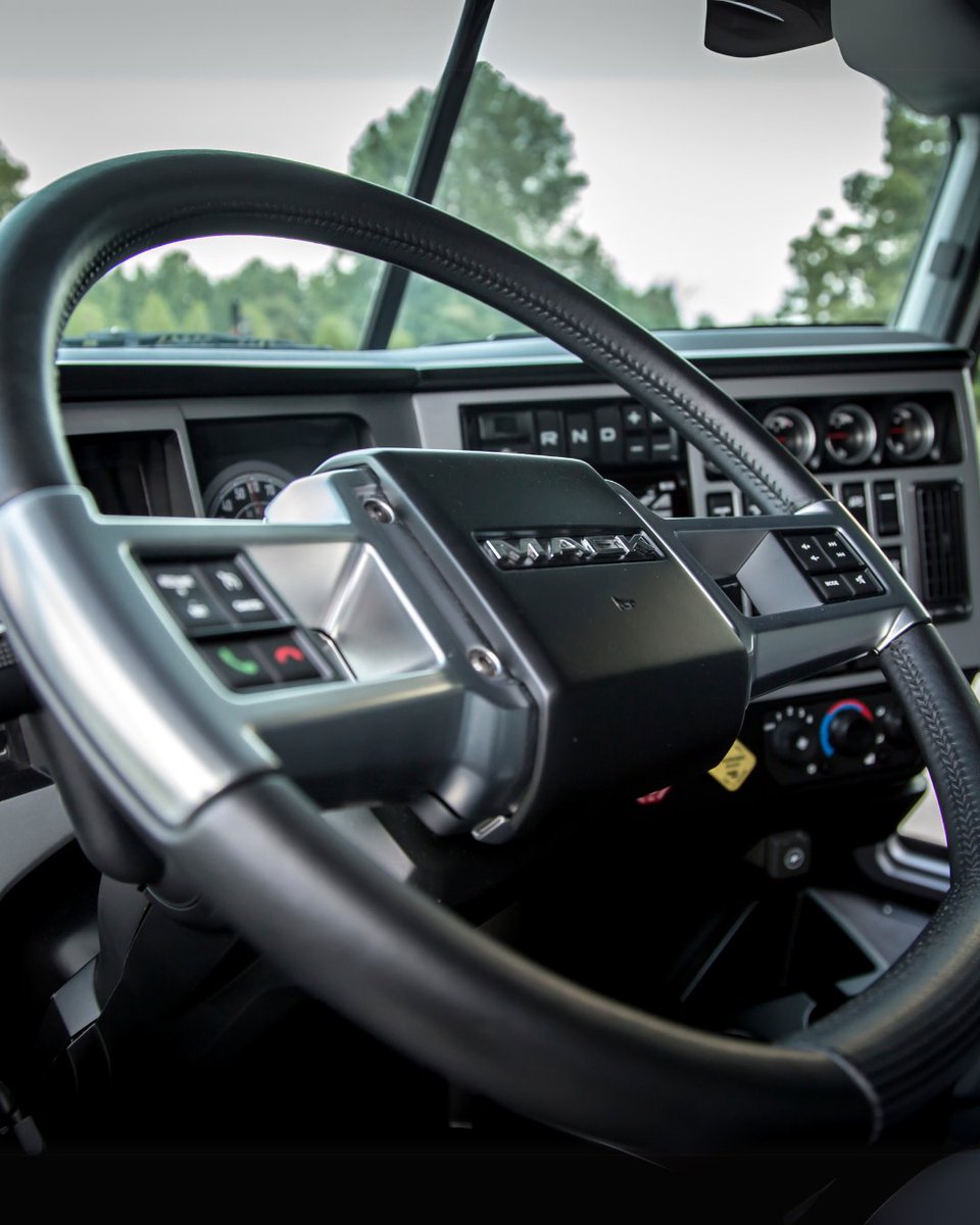 MackTrucks's tweet photo. Smarter steering, smoother driving. ๐ #MackCommandSteer cuts effort by 85% and strain by 30%. Enjoy extra comfort with a flat-bottom wheel and easy access to controls with smart buttons for infotainment and cruise control. https://t.co/9RRuBLJfnW
