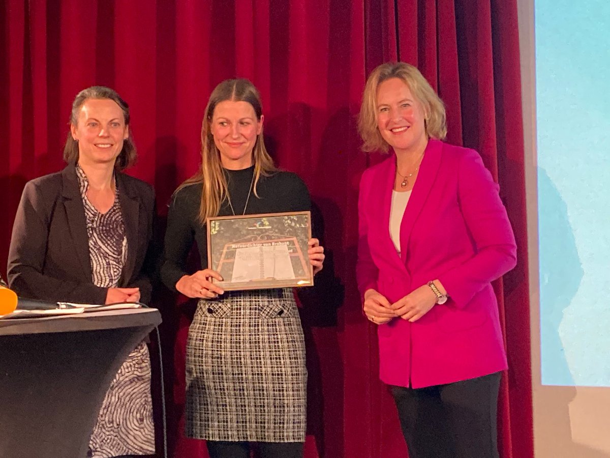 BoswachterFrans's tweet image. Elizabet Meerbeek-Zwetsloot uitgeroepen tot Natuurdichter van Brabant 🖋️ Met haar gedicht ‘Lichte duin, donker bos’ wint zij de dichtwedstrijd “Geef de natuur een stem” van de @Brabmf Lees hier meer &amp;gt;&amp;gt;
      brabantsemilieufederatie.nl