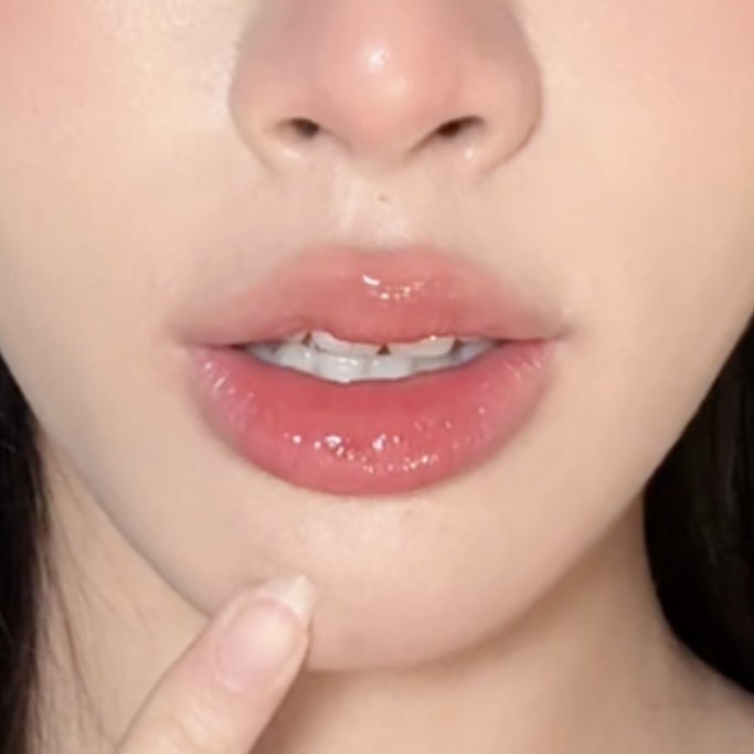 มาบอกวิธีทาลิปจากปากแห้งแตกให้ทาลิปสวยขึ้นทันที แบบไม่ต้องทำหัตถการใดๆ ใช้แค่การบำรุง+ทาลิปล้วนๆ (ต่อในเธรด)