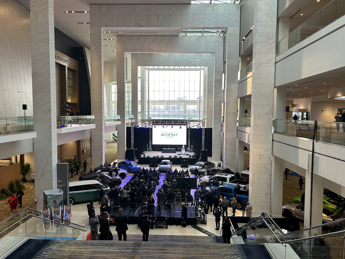 MKentnerCTV's tweet photo. Checking out the @detautoshow with @MMaluskeCTV https://t.co/Pwowt8GZpE