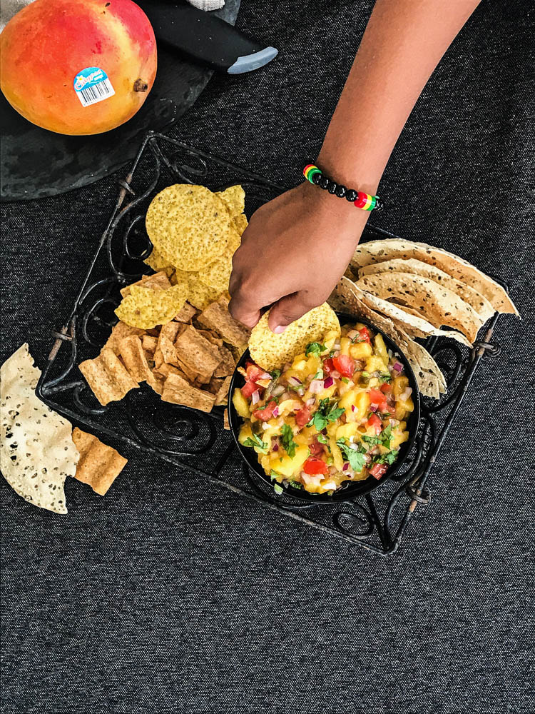 spiceadventurs's tweet photo. Making the most of this season with a delicious, refreshing bowl of mango salsa!
https://t.co/ApYNTxyM14 https://t.co/vVydWr55J0