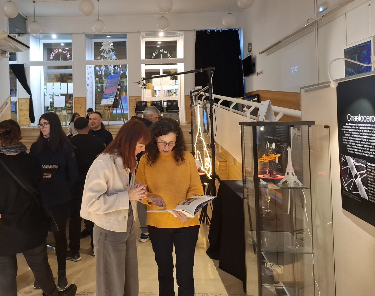 LCATMon's tweet image. Gràcies per acompanyar-nos ahir a l'inauguració de l'Exposició Interactiva "SeaSensations: Experimenta l'univers dels microorganismes marins amb tots els sentits"
al Centre Cívic #TrinitatVella
Organitza per @LCATMon amb la col·laboració de @ICMCSIC @FECYT_Ciencia…