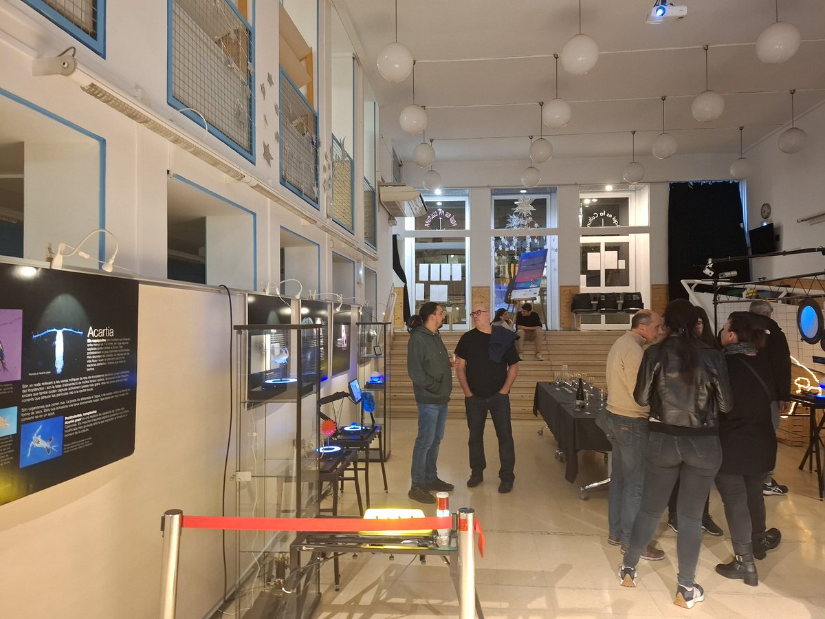 LCATMon's tweet image. Gràcies per acompanyar-nos ahir a l'inauguració de l'Exposició Interactiva "SeaSensations: Experimenta l'univers dels microorganismes marins amb tots els sentits"
al Centre Cívic #TrinitatVella
Organitza per @LCATMon amb la col·laboració de @ICMCSIC @FECYT_Ciencia…