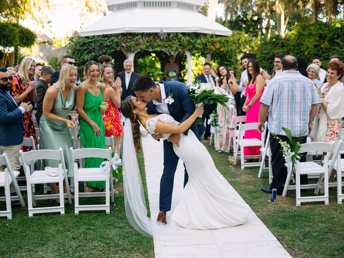 DGMEventDecor's tweet photo. 💍✨ Forever starts here! This picture-perfect moment under the Florida sun has us swooning. Cheers to love, laughter, and happily ever after! 🌿💐 #WeddingMagic #FloridaWeddings #JustMarried 
.
.
.
.
.
💐 @DGMFlowers
📷 @JakeFordPhotography https://t.co/wx9rbfELmV