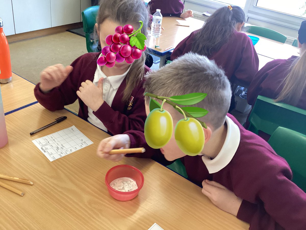 AshingdonAPA's tweet image. Greek food tasting in Year 4 today.  Great to see everyone trying something new 😋