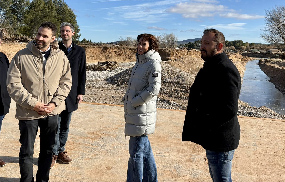 Mario_SanGon's tweet photo. Semana ésta de altibajos.
 
Mientras el Presidente de la Diputación me prohíbe asistir a una reunión para defender los intereses de los y las requenenses y me acaba atendiendo en un pasillo, dos Ministros del Gobierno de España nos visitan en Requena https://t.co/5BQvPwGXGs