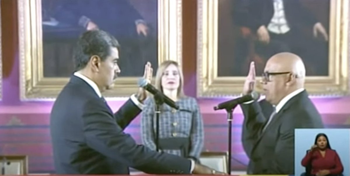 OrlvndoA's tweet image. Mega exprés y pequeño acto ilegal de posesión de Nicolás Maduro. Habrá durado, si acaso, 10 minutos.