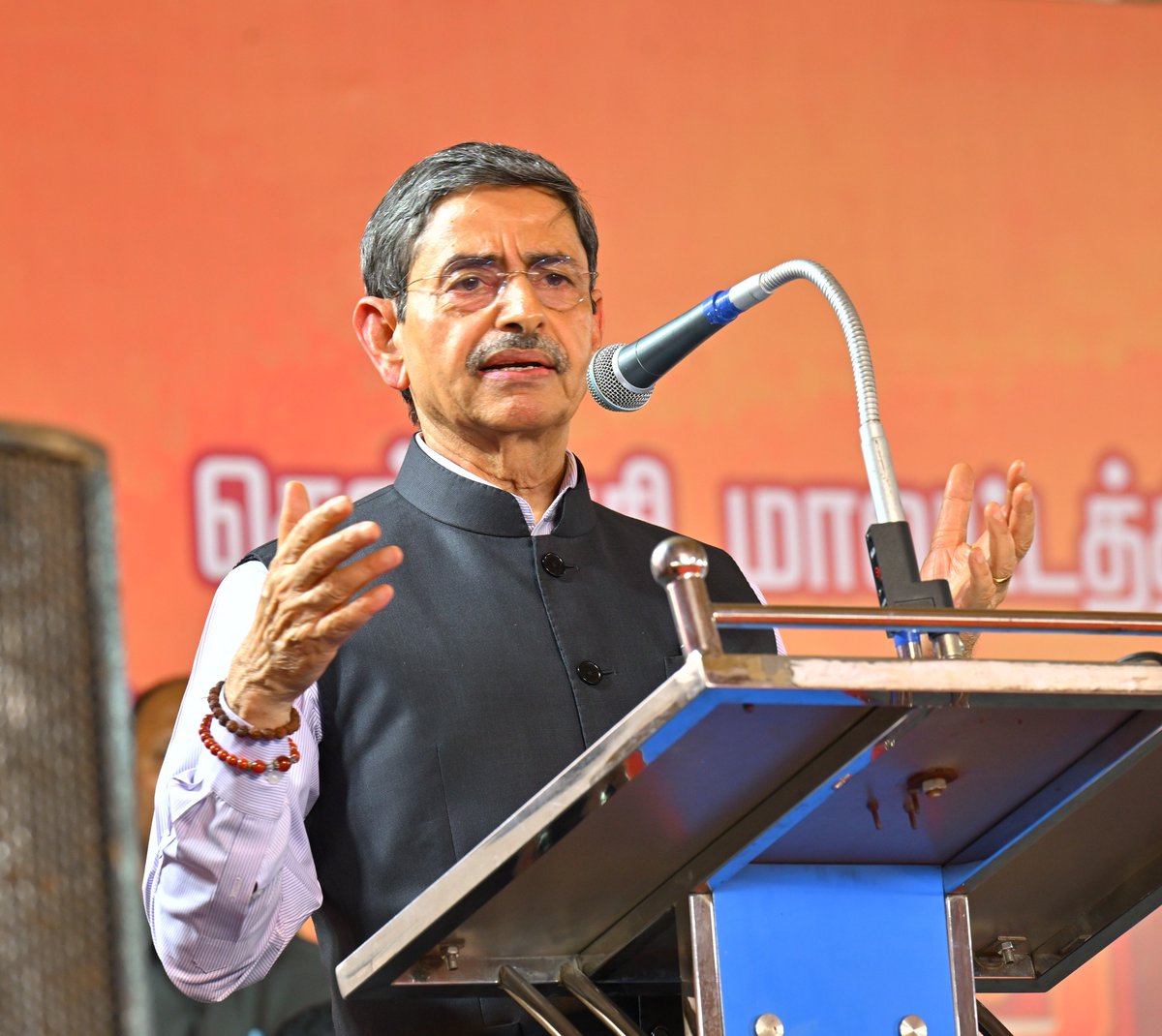 "தேவேந்திரகுல  வேளாளர்களின்" -  பட்டியல் வெளியேற்றம் கோரிக்கை தொடர்பாக மாண்புமிகு பாரத பிரதமர் திரு.நரேந்திர மோடி அவர்கள் அறிந்திருக்கிறார்கள்; நானும் முழுமையாக அறிவேன் நிச்சயமாக உங்கள் கோரிக்கை நிறைவேற உதவி செய்வோம்!  

- மாண்புமிகு தமிழக ஆளுநர் திரு R.N ரவி அவர்கள்!