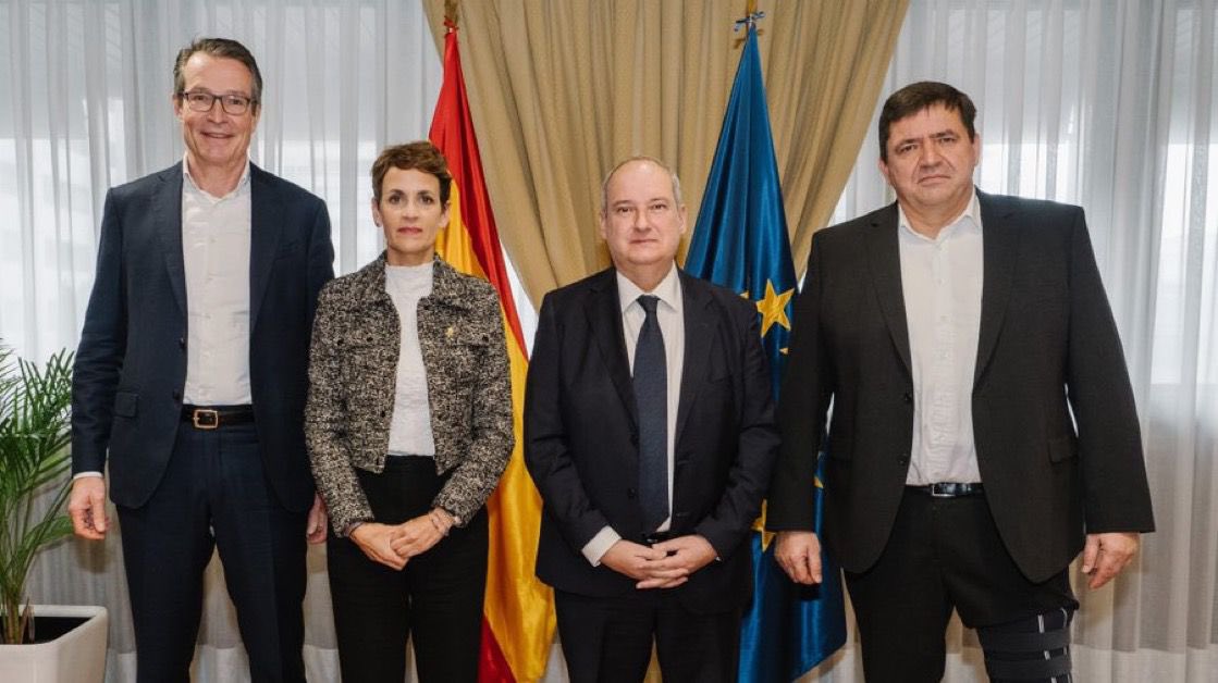 María Chivite / ❤️ (@mavichina) on Twitter photo Vamos a crear junto a <a href="/minturgob/">Ministerio de Industria y Turismo</a> y BSH un grupo de trabajo para estudiar alternativas para la planta de Esquíroz.
Estamos comprometidos con el empleo, con cada uno de los trabajadores y trabajadoras y con la actividad industrial.
Seguimos adelante en la tarea. Vamos a crear junto a <a href="/minturgob/">Ministerio de Industria y Turismo</a> y BSH un grupo de trabajo para estudiar alternativas para la planta de Esquíroz.
Estamos comprometidos con el empleo, con cada uno de los trabajadores y trabajadoras y con la actividad industrial.
Seguimos adelante en la tarea.