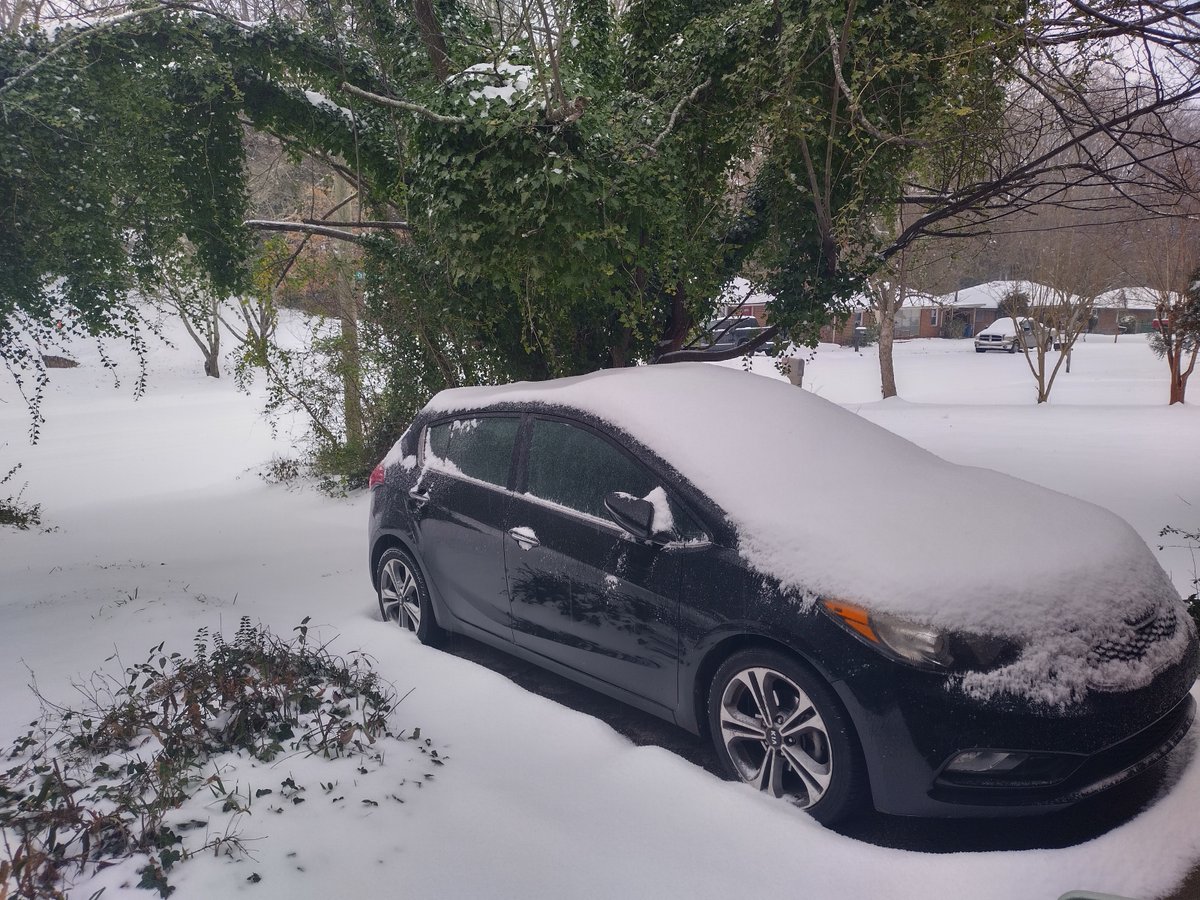 staytoonedfolks's tweet image. Let it snow, let it snow, let it snow… ❄️☃️
#gawx #Atlanta #EastPoint #Snowing