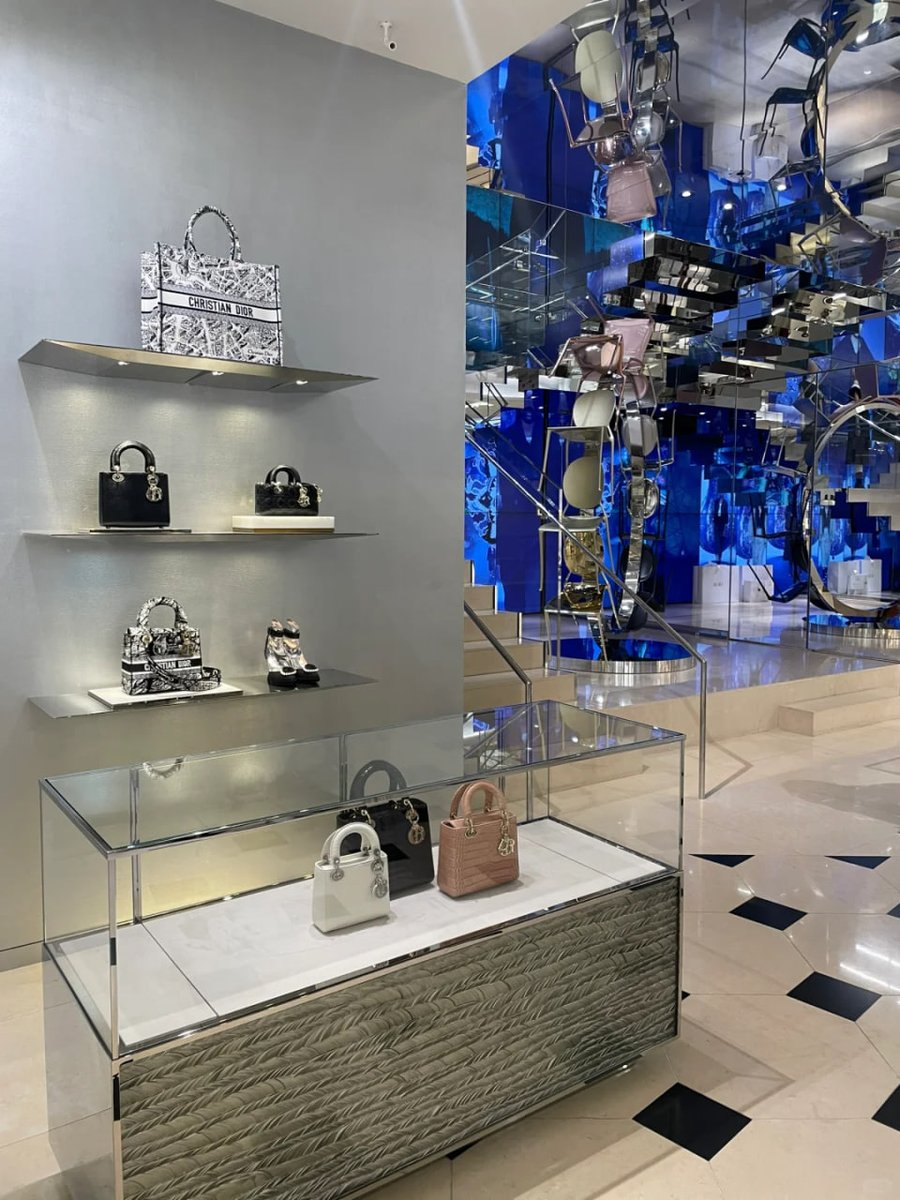 CandyIrmef's tweet image. There is a Dior Cafe on the top floor of the Dior store in Miami where you can have afternoon tea ️ Take beautiful photos