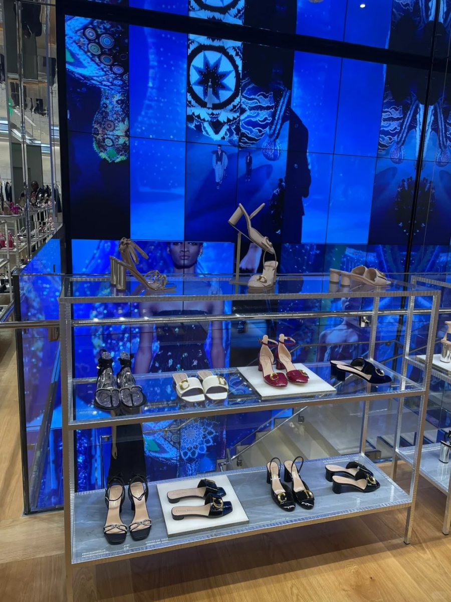 CandyIrmef's tweet image. There is a Dior Cafe on the top floor of the Dior store in Miami where you can have afternoon tea ️ Take beautiful photos