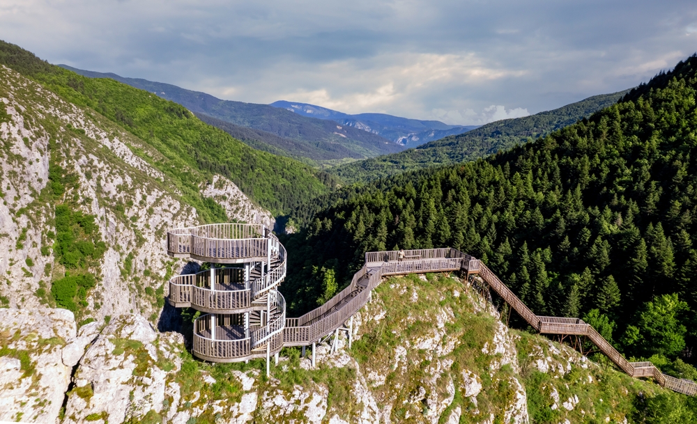 📍 Valla Kanyonu, Kastamonu: Doğanın Sıra Dışı Harikası 💚

Türkiye’nin en derin ve etkileyici kanyonlarından biri olan Valla Kanyonu, macera tutkunlarının mutlaka görmesi gereken bir rota! 🌿✨

💡 Biliyor musun?
Kanyon, 800 metreye varan derinliğiyle dünyanın en etkileyici