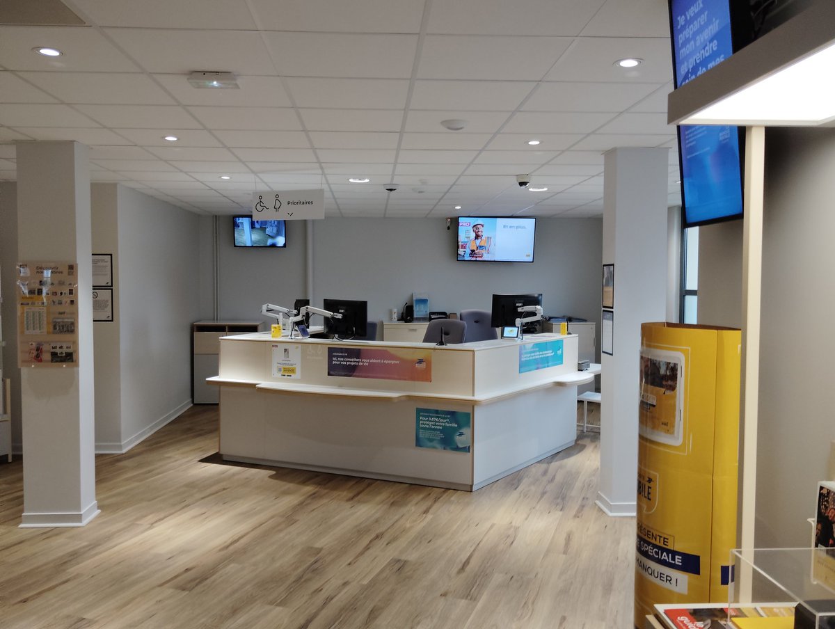 #LeMans Yves CALIPPE, conseiller départemental du canton, participe à l'inauguration du nouveau bureau de La Poste aux Sablons suite à sa destruction en juin 2023.
Réouverture 11 mois après sa destruction grâce à Le Mans Métropole pour assurer la continuité du service.👍