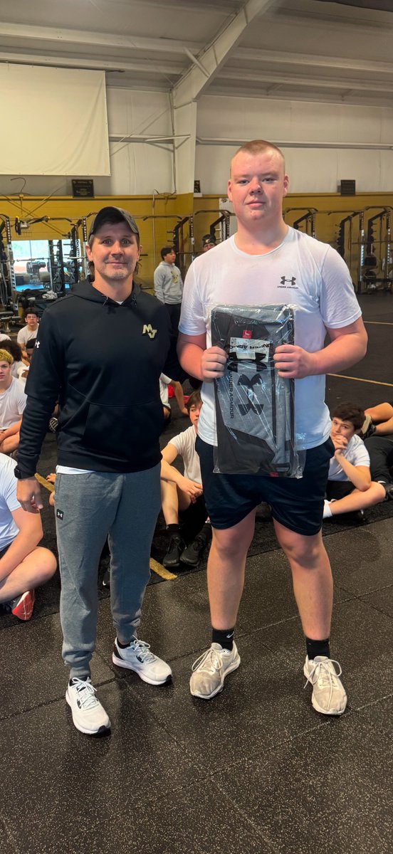 2025 off and running w/our first Lifter of the Week, rising senior linemen Madden Daly! The 6’6 OG busted it throughout the holiday break &amp; it showed this week. Congrats! #DRIVE25