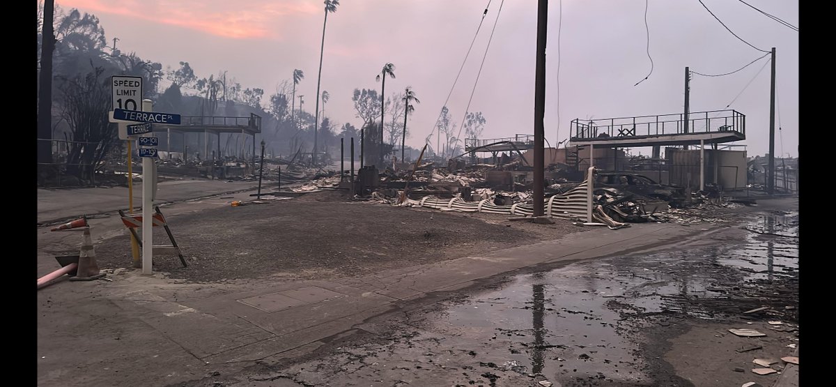 jenny bahn (@jennybahn) on Twitter photo This graphic does not include the homes destroyed just below the bluffs at the Palisades Bowl (172) and Tahitian Terrace (250) mobile home parks. <a href="/junemkim_/">June Kim</a> <a href="/zachwlevitt/">Zach Levitt</a> <a href="/LeanneFaybraham/">Leanne Abraham</a> <a href="/nytgraphics/">NYT Graphics</a> <a href="/nytimes/">The New York Times</a> This graphic does not include the homes destroyed just below the bluffs at the Palisades Bowl (172) and Tahitian Terrace (250) mobile home parks. <a href="/junemkim_/">June Kim</a> <a href="/zachwlevitt/">Zach Levitt</a> <a href="/LeanneFaybraham/">Leanne Abraham</a> <a href="/nytgraphics/">NYT Graphics</a> <a href="/nytimes/">The New York Times</a>