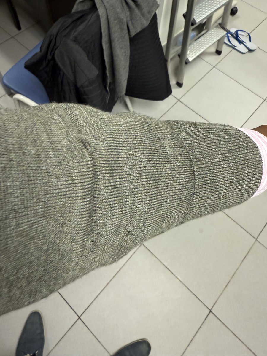 abdiomar69's tweet photo. @ctshirts 
Ik heb teleurgesteld trui die ik heb gekocht 2 maanden geleden, na 4 keer dragen liker mouw open gescheurd zie foto https://t.co/xiqhU7mMDQ