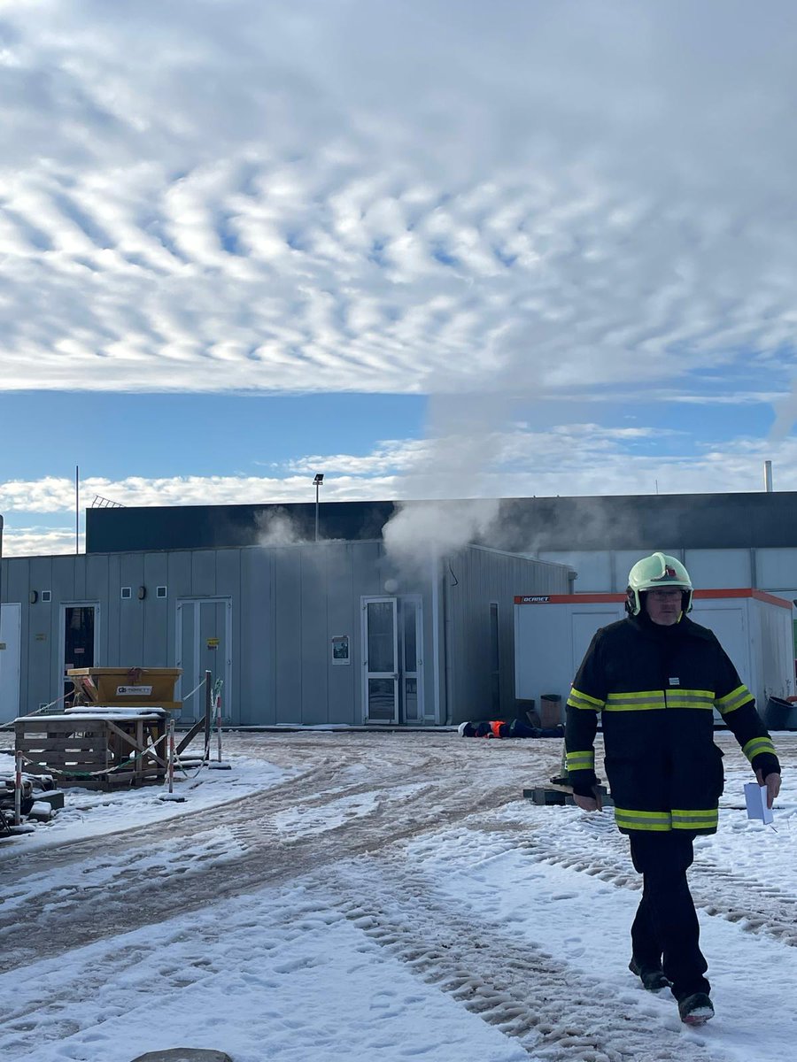 🔥 Aujourd’hui, <a href="/enedis/">Enedis</a> et le @SDIS59 ont mené un #exerciceincendie réaliste dans le poste source de Blaringhem. Entre faux départ de feu et simulation de malaise d'un agent, l'objectif était de tester la coordination et garantir la sécurité en cas d’urgence. Une collaboration