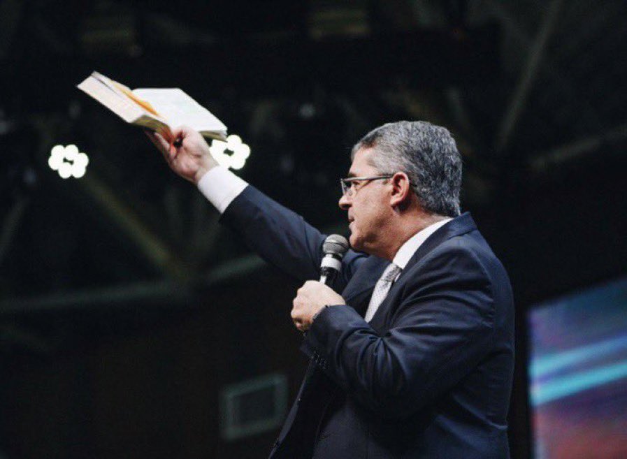 🇺🇸 "Satan spends 168 hours a week trying to deceive you. Do you think you can keep your mind fresh with a ten-minute look at God's Word once a day?" (John Piper) #10DaysOfPrayer #GodFirst