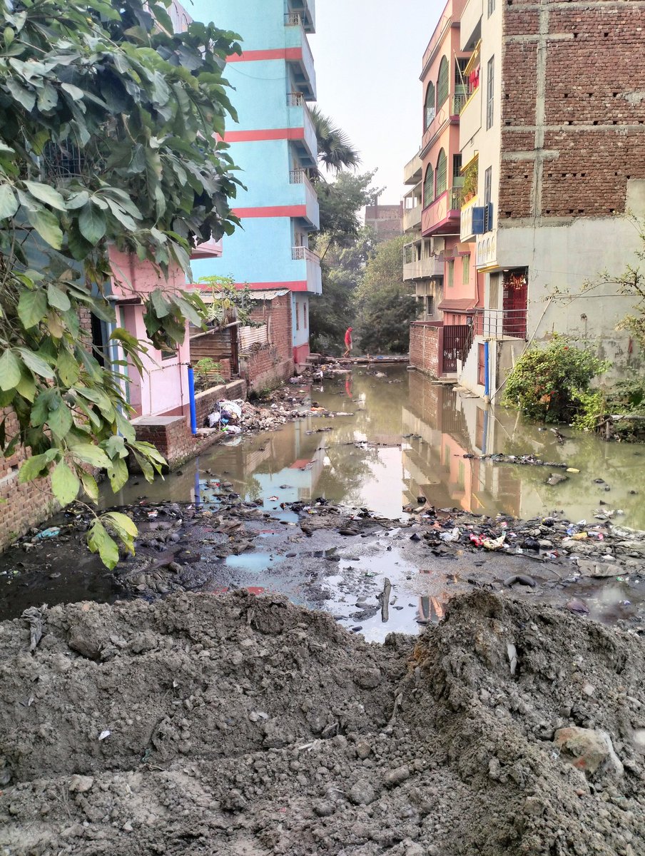iashishgoyal16's tweet image. Sir, Sab ke sab nikkame adhikari aur neta isi district mein aa gaye hai . Kisi ko Development se kuch lena dena nahi hai. SAB Ghuskhor hai. Etwari Bazar Nala Road ka kaam ruk gaya . Waise bhi wo naam ka hi start hua tha. No progress at all. @dmnalanda
@deepakmishraIAS @UDHDBIHAR