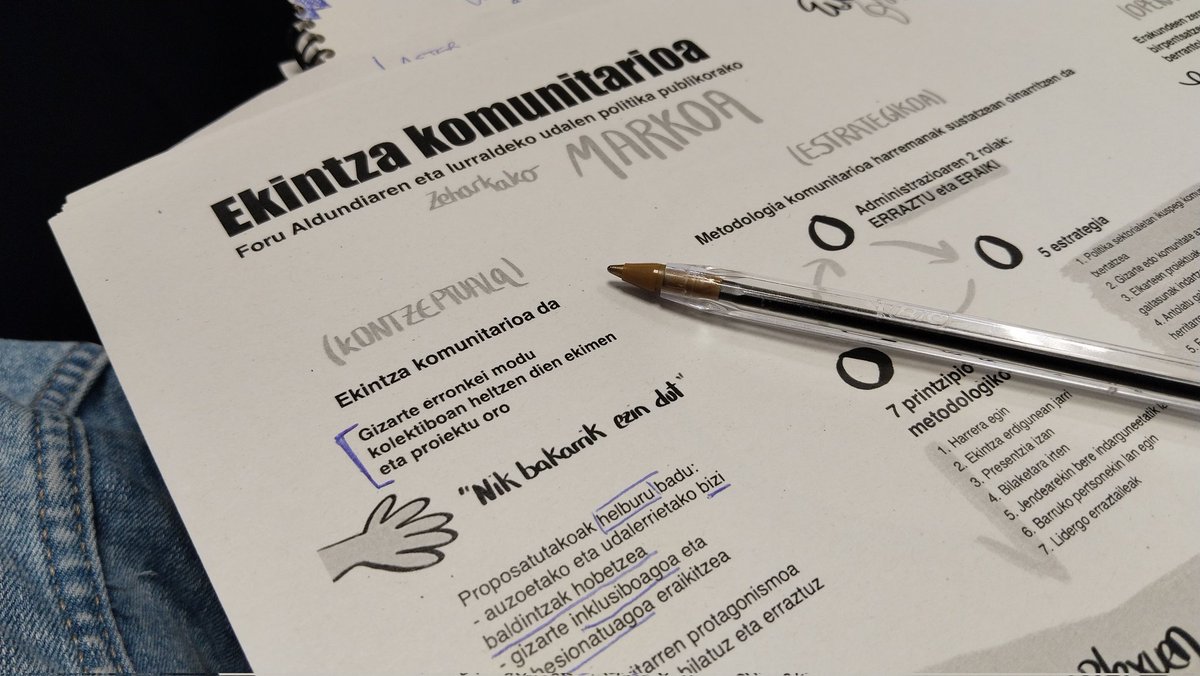 Gaur hasi dugu @gipuzkoa-ko Partaidetza Sailak antolatu duen "Ekintza Komunitarioaren metodologian sakontzeko ikastaroa".

Partaidetza komunitarioaz, komunitategintzaz eta erakundeen rolaz eztabaidatu dugu Oscar Rebollorekin.