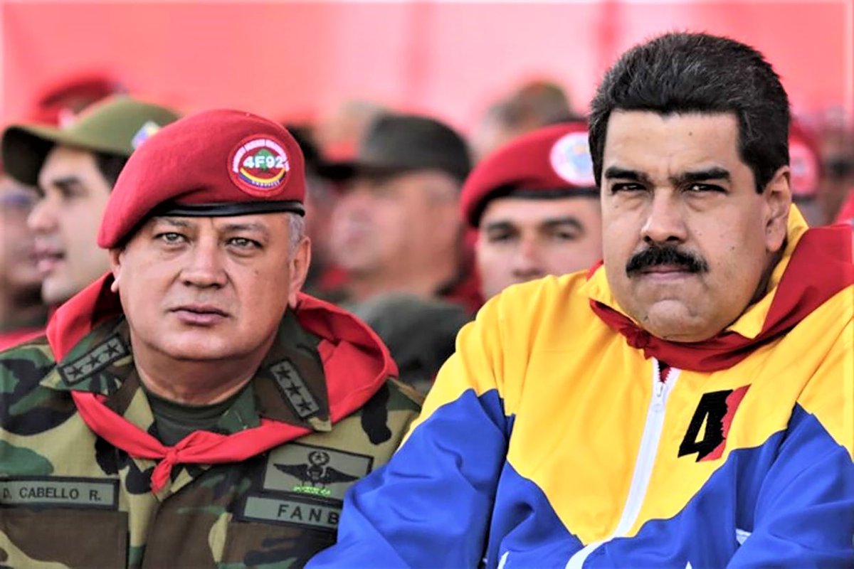 Aquí no valen estudios, teorías, estrategias, etc.., solo con estos dos hombres muertos se recupera la democracia en Venezuela. No es que yo les desee la muerte, jamás.., pero la historia eso es lo que nos dice. Ellos dos, y el ejército, son uno solo.